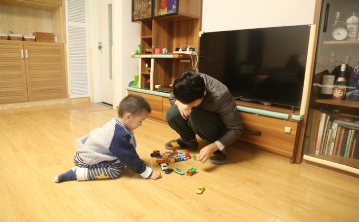 兒童陪伴師給予孩子正面引導(選擇大班兒童陪伴師的好處)